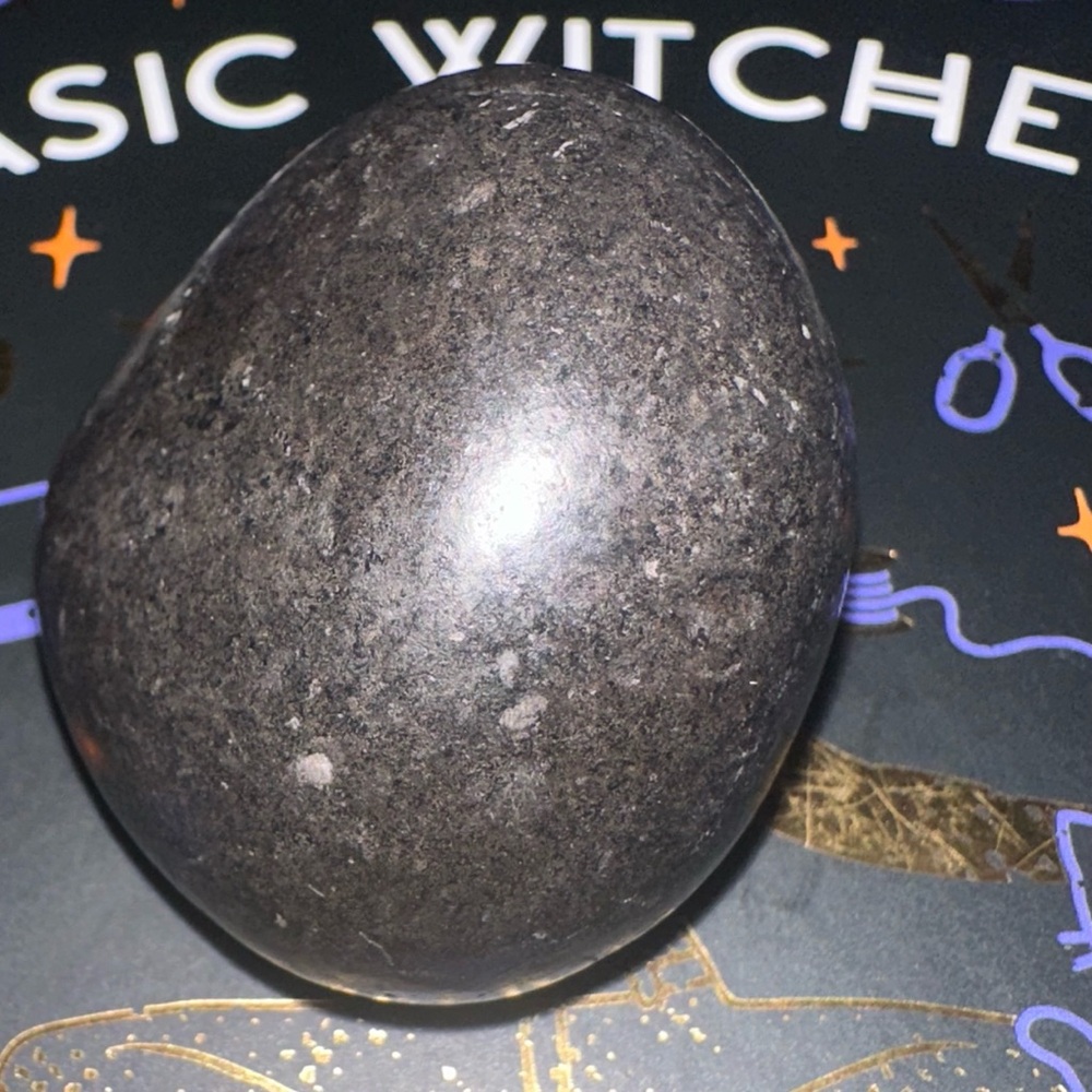 Coppernite meditation stone